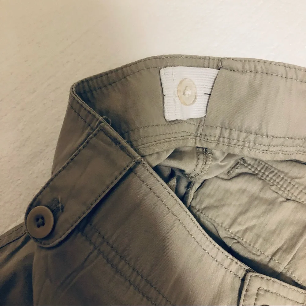 Gap Maternity Khaki Pants Rolls Up Convertible Capri Women’s Size 16 - Picture 8 of 10
